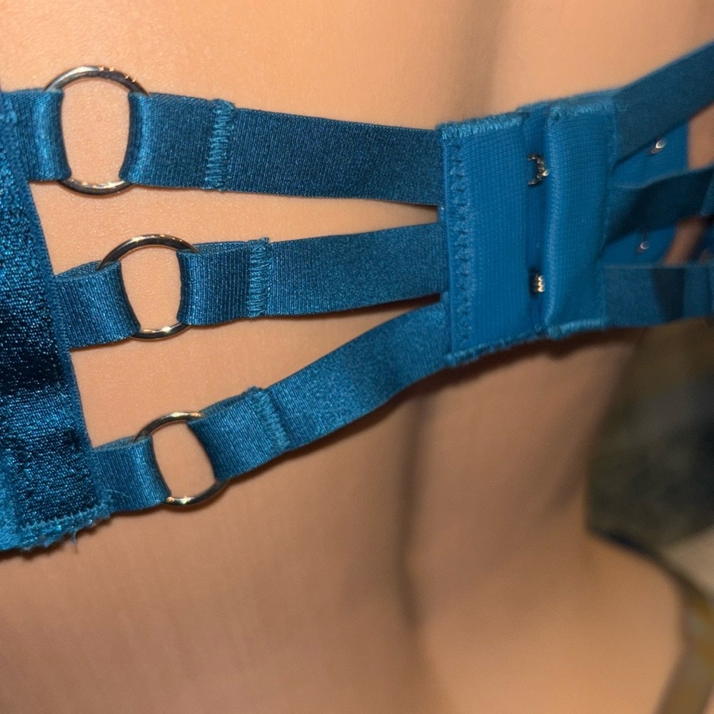 Victoria's Secret very sexy rhinestoneTeal Lace push-up Bra and Garter 38D M/L - Picture 11 of 16